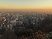 64 Le prime luci si accendono in citta bassa